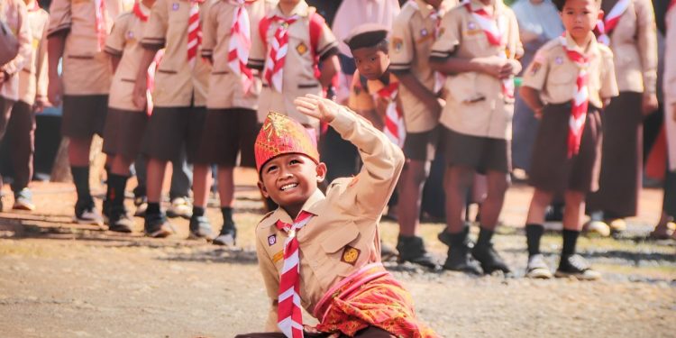 Ratusan siswa Pramuka Kabupaten Pekalongan mendapat pembekalan pendidikan karakter dari kegiatan Pramuka Sako SPN. Foto: LINES.