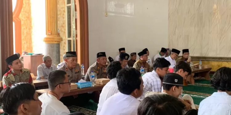Wakapolres Gresik 
menghadiri pengajian generasi muda LDII Gresik, di Ponpes Baitul Makmur, Gresik, Jawa Timur, pada Minggu (21/1). Foto: LINES.