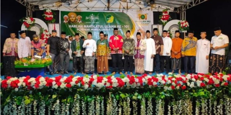 Ketua DPD LDII Kabupaten Mimika, La Ode Muh Norris Ashara bersama jajaran pengurus LDII, menghadiri peringatan Harlah Nahdlatul Ulama ke-101 PCNU Kabupaten Mimika. Foto: LINES.