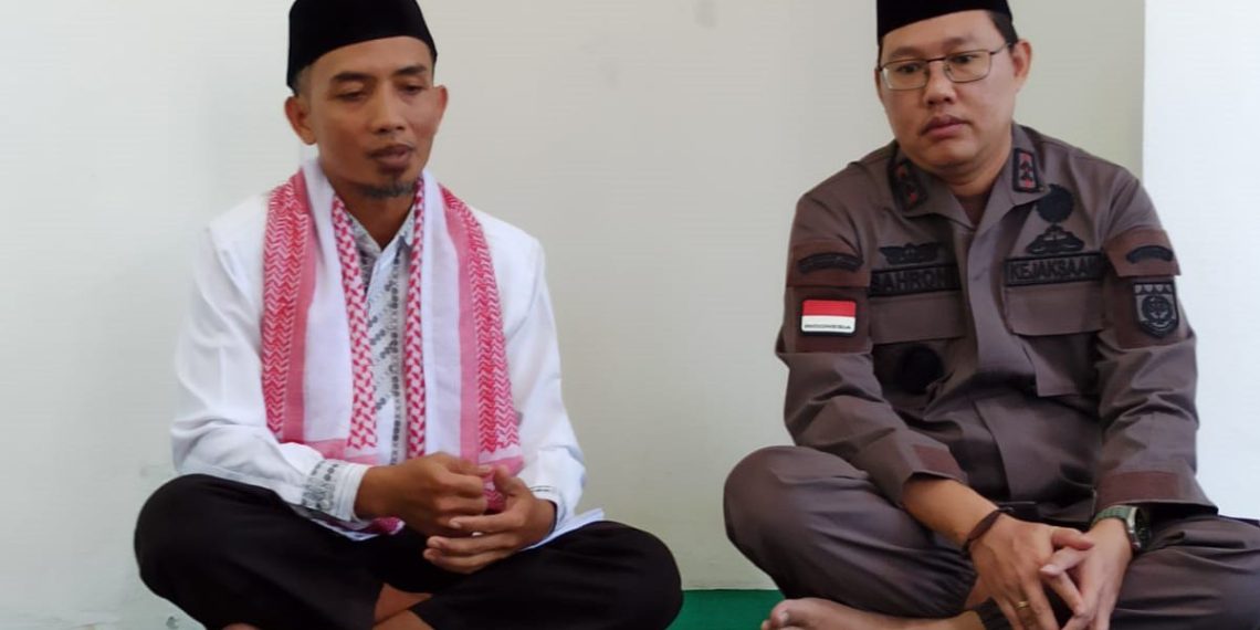 Dai LDII Gunung Mas, Ustaz Dawud mengisi tausiyah di Aula Kantor Kejaksaan Negeri (Kejari) Kabupaten Gunung Mas. Foto: LINES.
