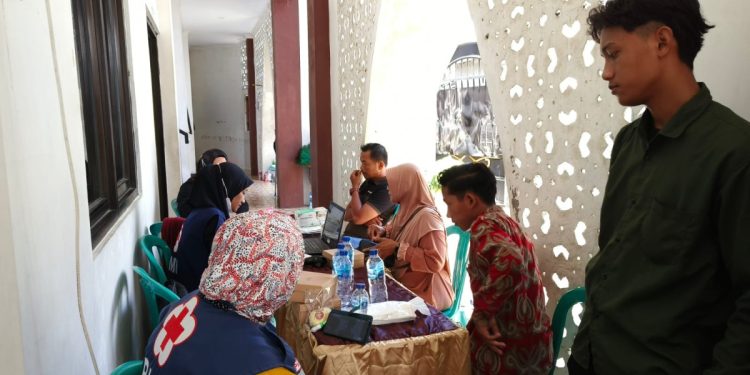 DPD LDII Kabupaten Kudus bekerja sama dengan Palang Merah Indonesia (PMI) Kabupaten Kudus Unit Transfusi Darah menggelar donor darah pada Minggu, (18/2). Foto: LINES.