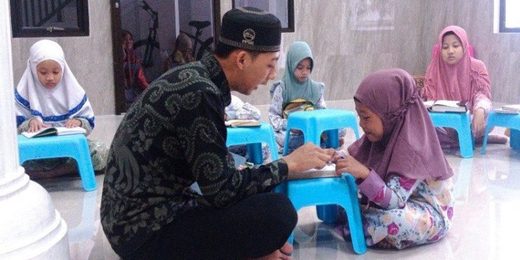 PC LDII Tambaksari menggelar Pengajian Generasi Muda LDII di Masjid Al Mukmin, Tambaksari, Jambi, pada Senin (12/2). Foto: LINES.