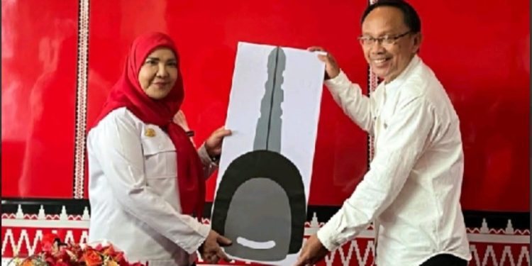DPD LDII Bandar Lampung menerima bantuan mobil operasional dari Wali Kota Bandar Lampung Eva Dwiana. Foto: LINES.