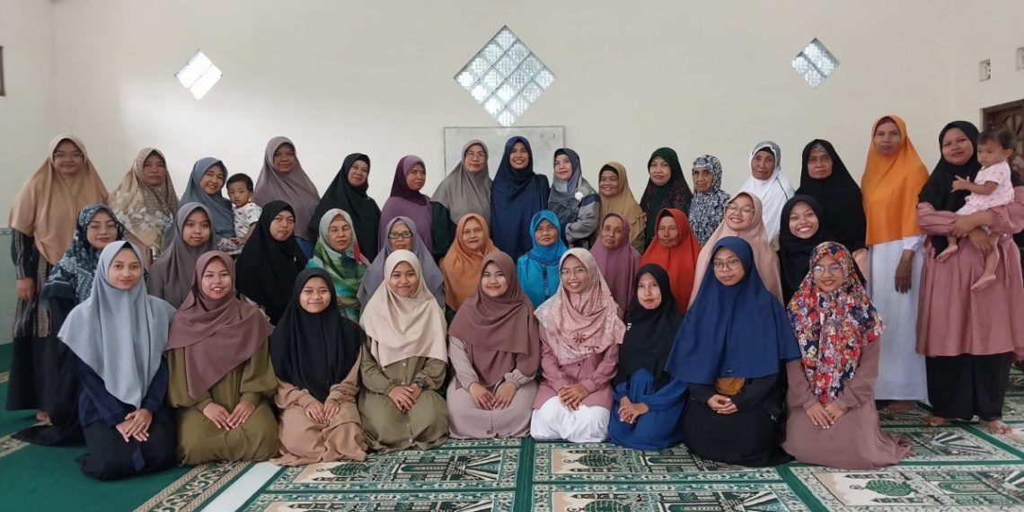 Pengurus Madrasah Diniyah Takmiliyah (MDT) Bina Insan Prima mengadakan seminar parenting skill di Masjid Baitul Aziz Surokerten, Sleman. Foto: LINES.