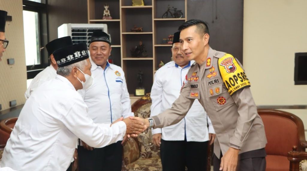 Untuk mewujudkan Pemilu Damai 2024, DPD LDII Kabupaten Karanganyar silaturahim ke kantor Kapolres Karanganyar pada Jumat (10/2). Foto: LINES.