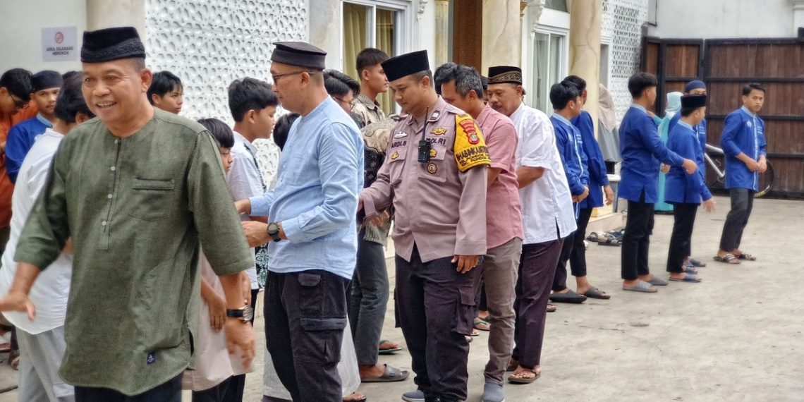 Pimpinan Cabang (PC) LDII Pondok Aren menghelat buka puasa bersama dengan Musyawarah Pimpinan Kecamatan (Muspika) Pondok Aren pada Jumat (15/3). Foto: LINES.