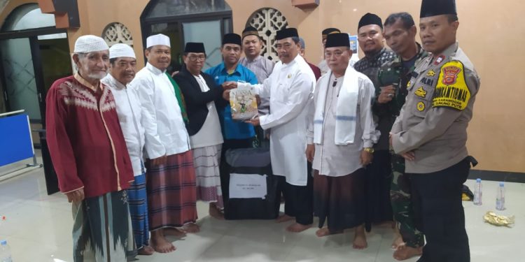 LDII Karanggan Kab. Bogor ikut tarawih keliling dengan MUI dan Kades Karanggan. Foto: LINES.