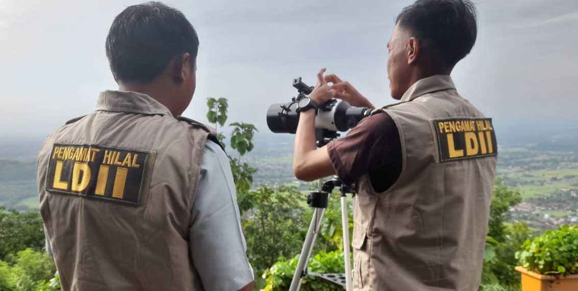 Tim Rukyatul Hilal LDII memantau hilal 1 Ramadan pada 10 Maret lalu sebelum diumumkan Sidang Isbat Kementerian Agama. Foto: LINES.