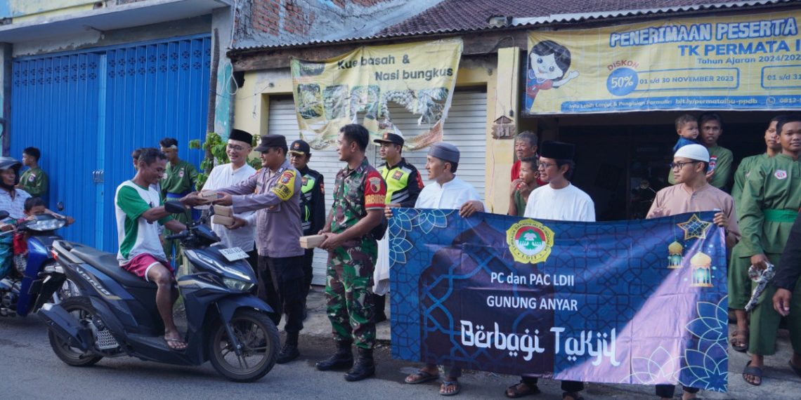 PC LDII Kecamatan Gunung Anyar menggandeng Senkom Mitra Polri dan Persinas ASAD, serta Babinsa dan Bhabinkamtibmas Kelurahan Gunung Anyar. Foto: LINES.