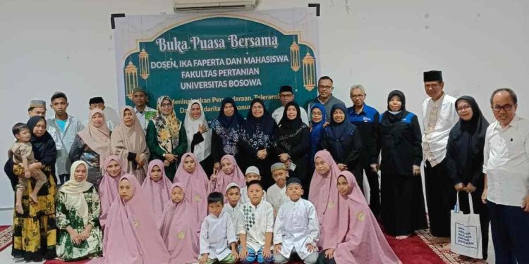 Ketua DPW LDII Sulawesi Selatan (Sulsel), Abri MP memberikan Tausiah Ramadan di Acara Buka Puasa Bersama Fakultas Pertanian Universitas Bosowa. Foto: LINES.