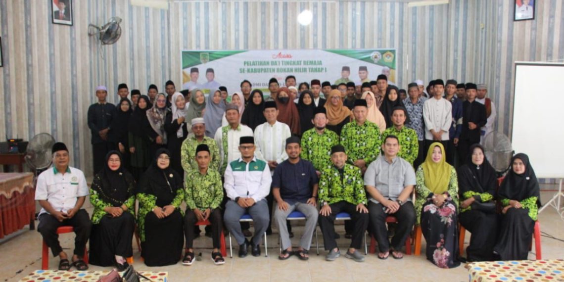 Pengurus Daerah Dewan Masjid Indonesia (PD DMI) dan DPD LDII Kabupaten Rokan Hilir Taja, menggelar pelatihan dai tingkat remaja. Foto: LINES.