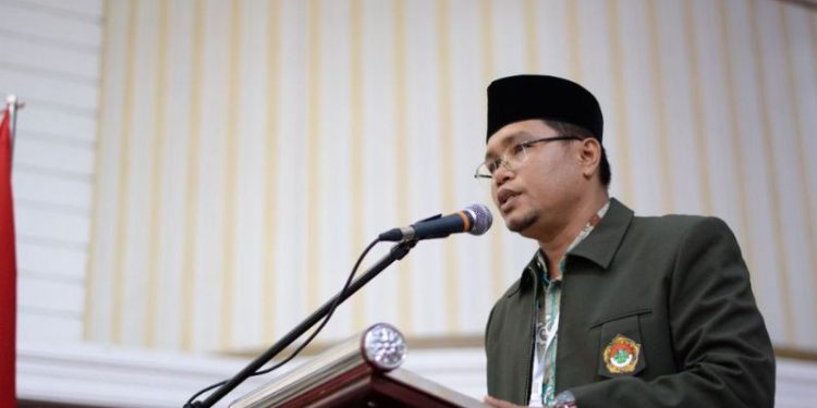 Ketua DPW LDII Sumbar, Afrizal Yaman memberi sambutan pada diskusi dengan media pada Minggu (7/4/2024) di Masjid Al-Ikhlas, Ulak Karang, Kota Padang. Foto: LINES.
