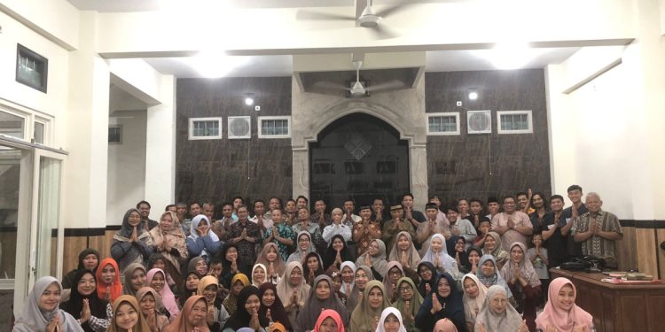 PAC LDII Mojorejo menggelar silaturahim Syawal pada Senin (22/4), di Masjid Nurul Huda, Mojorejo, Madiun, Jawa Timur. Foto: LINES.