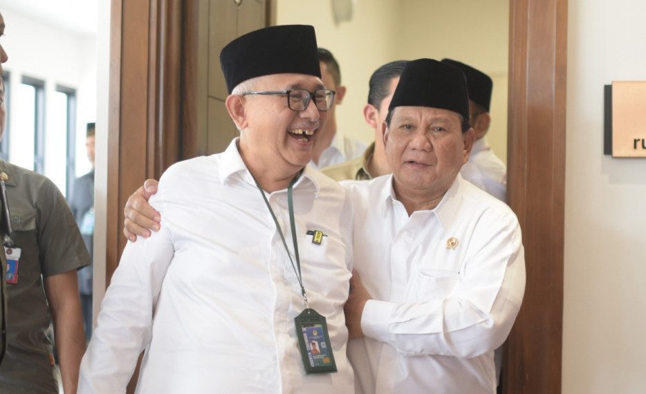 Prabowo Subianto bersama Ketum LDII KH Chriswanto Santoso di Rakernas LDII 2023. Foto: LINES.