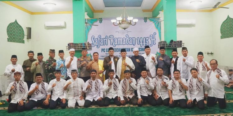 Ketua Forum Kerukunan Umat beragama (FKUB) Kota Jakarta Utara, KH. Wirta Amin Assalaf memberikan tausyiah agama pada pengajian “Safari Ramadan 1445H”. Foto: LINES.