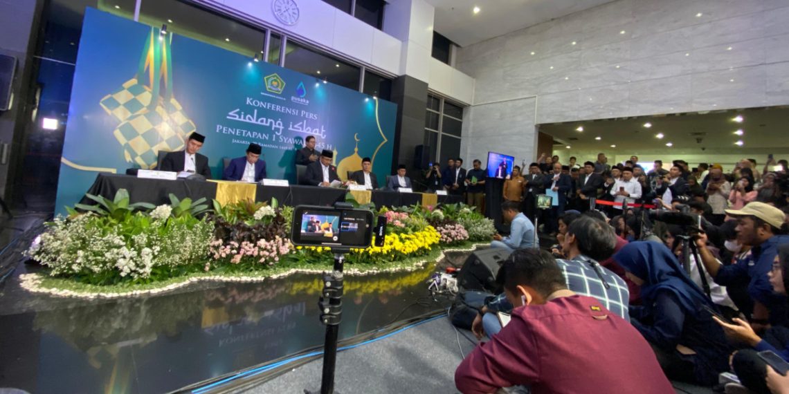Pemerintah tetapkan 1 Syawal 1445 H jatuh pada Rabu, 10 April 2024. Penetapan diumumkan oleh Menteri Agama (Menag) Yaqut Cholil Qoumas pada Konferensi Pers Sidang Isbat. Foto: LINES.