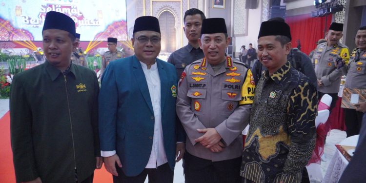 Ketua DPW LDII Jawa Timur Moch Amrodji Konawi menghadiri silaturahim ulama dan umara di Gedung Mahameru Mapolda Jawa Timur. Foto: LINES.