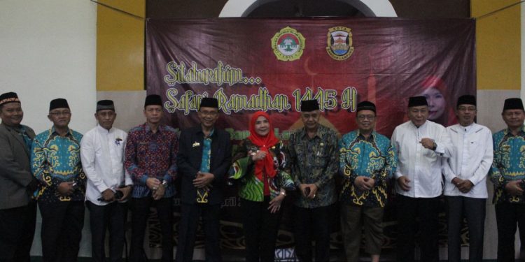 Wali Kota Bandarlampung, Eva Dwiana beserta jajaran menghelat Safari Ramadan di Masjid Al Awwabin, naungan DPD LDII Bandarlampung. Foto: LINES.
