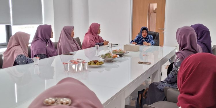Pengurus DPD LDII Kota Makassar beraudiensi dengan Ketua Ketua Umum Tim Penggerak Pemberdayaan dan Kesejahteraan Keluarga (TP-PKK) Kota Makassar, Indira Yusuf Ismail. Foto: LINES.