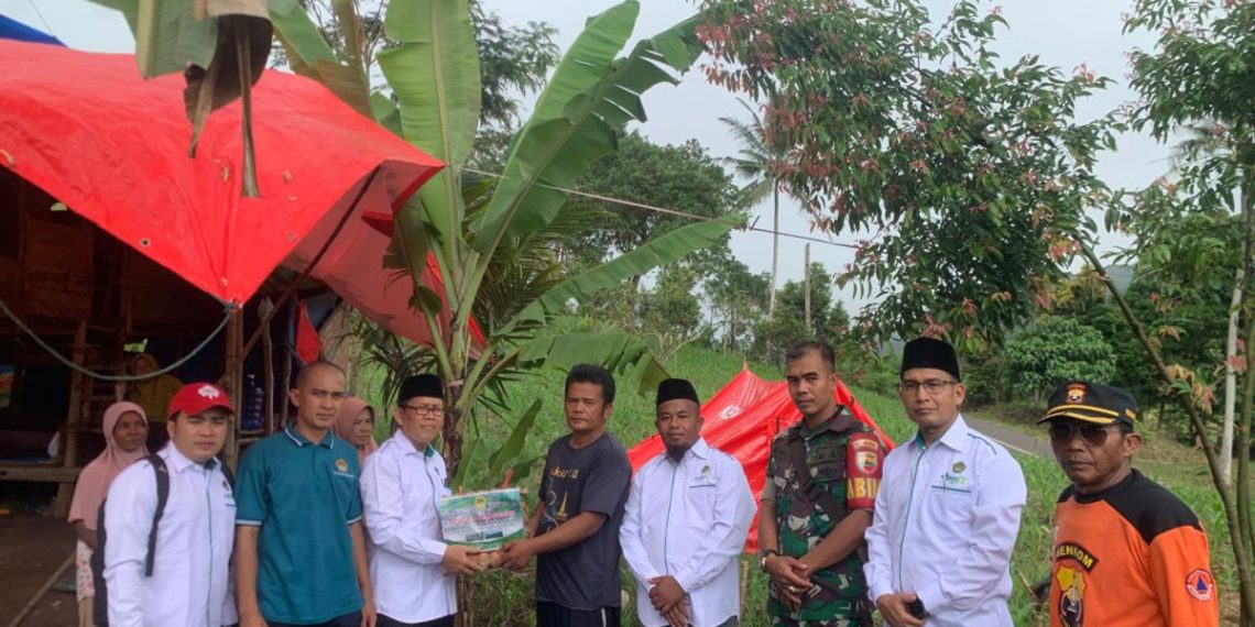 DPD LDII Kabupaten Tanah Datar dan Kota Payakumbuh menyalurkan bantuan peduli bencana banjir bandang dan lahar dingin Gunung Marapi. Foto: LINES.