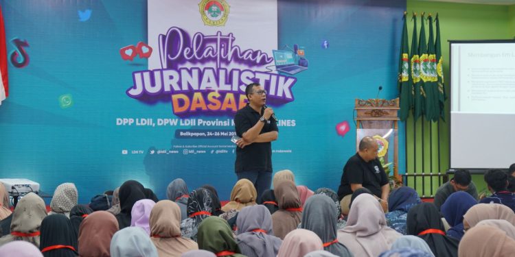 DPP LDII bekerja sama dengan DPW LDII Kalimantan Timur menghelat pelatihan jurnalistik mahir dasar di Pondok Pesantren Bairuha, Balikpapan. Foto: LINES.