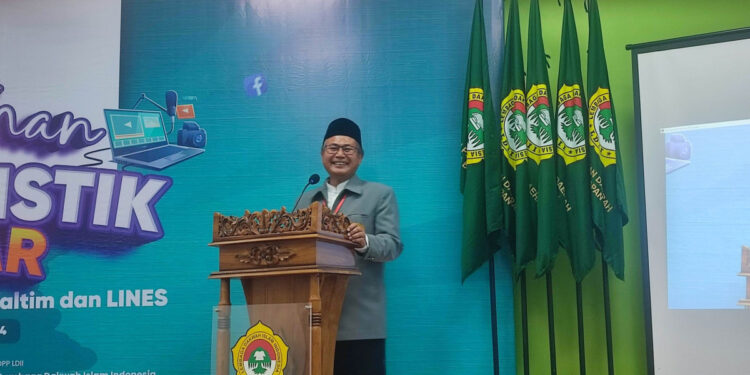 Ketua DPW LDII Kalimantan Timur (Kaltim) Krishna Purnawan Chandra saat memberikan tausyiah kepada para santri di Pondok Pesantren Bairuha. Foto: LINES.