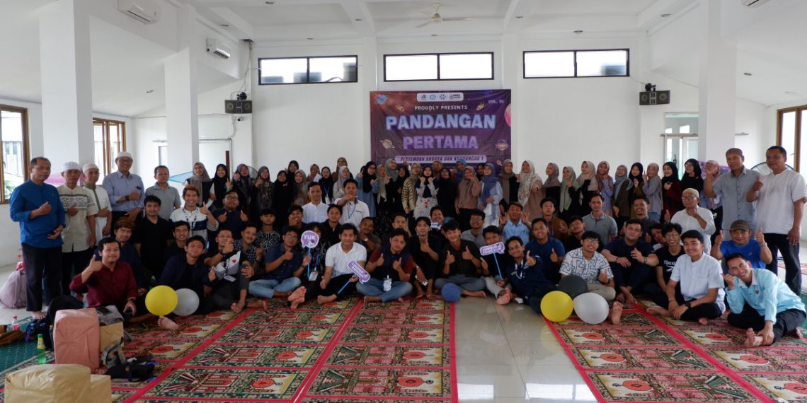 PAC LDII Andara bersama PAC LDII Kembangan Jakarta Barat menggelar anjangsana bertema “Pandangan Pertama”.
Foto: LINES.