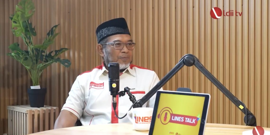 Bagi masyarakat Indonesia yang ingin berangkat haji, memiliki kemampuan finansial saja tak cukup, perlu kesabaran karena waktu tunggu haji yang lama. Foto: LINES.