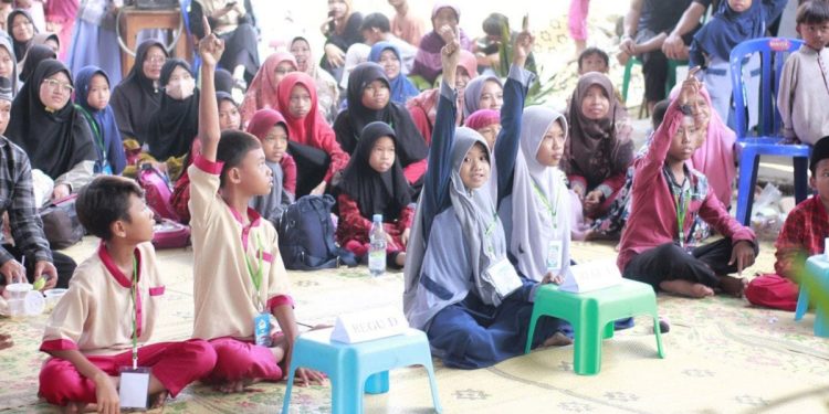 PC LDII Juwiring menggelar Festival Anak Sholeh (FAS) di halaman Masjid Baitul Qudus, Ketitang, Klaten, Jawa Tengah pada Minggu (2/6). Foto: LINES.