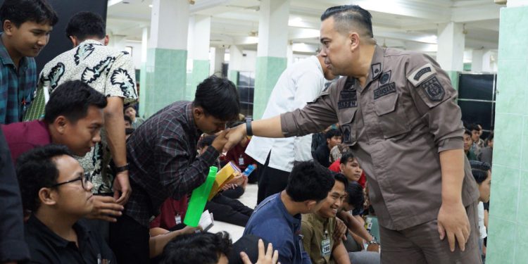 Untuk meningkatkan kesadaran hukum dan literasi digital, Kejaksaan Negeri (Nganjuk)Nganjuk memberikan penyuluhan kepada 674 santri di Pondok Pesantren (Ponpes) Al Ubaidah, Kertosono, Nganjuk. Foto: LINES.