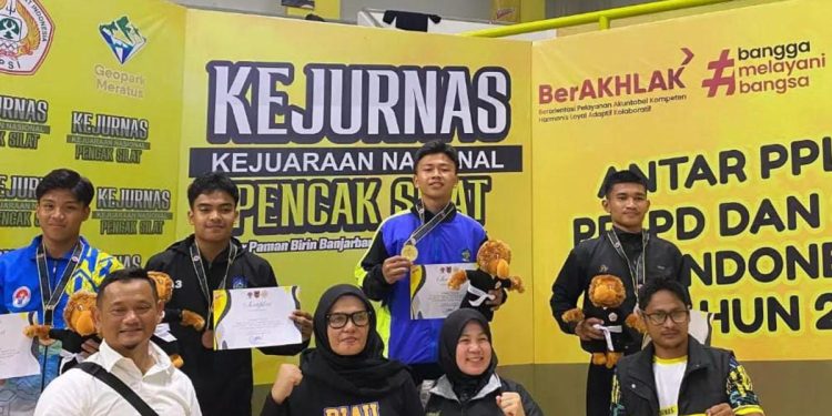 Atlet silat Persinas ASAD, sekaligus generasi muda Muzaki Assidik, meraih juara satu, Kelas G Putra Remaja, dalam kejuaraan pencak silat antar Pusat Pendidikan dan Latihan Olahraga Pelajar (PPLP), Pusat Pendidikan dan Latihan Olahraga Pelajar Daerah (PPLPD), dan Sekolah Khusus Olahraga (SKO) se-Indonesia. Foto: LINES.