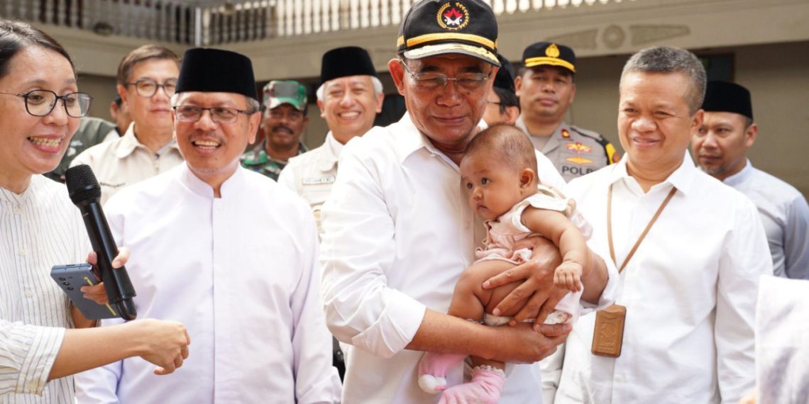 Menteri Koordinator Bidang Pembangunan Manusia dan Kebudayaan Republik Indonesia (Menko PMK) Republik Indonesia Muhadjir Effendy mengunjungi Pondok Pesantren (Ponpes) Al Ubaidah Kertosono, Nganjuk untuk meninjau langsung upaya pencegahan stunting. Foto: LINES.