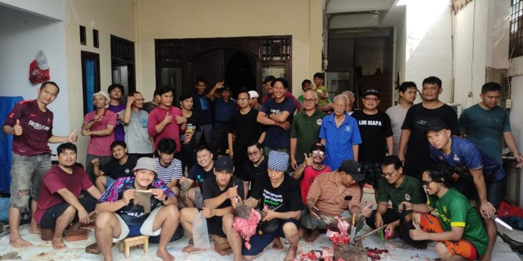 PAC LDII Jatimulya menyelenggarakan tebar kurban untuk warga sekitar Jatimulya, Tambun Selatan, Kabupaten Bekasi, Jawa Barat. Foto: LINES.