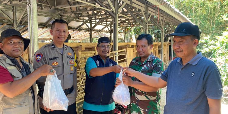 Pada Hari Raya Idul Adha 1445 H, Pimpinan Cabang (PC) LDII Kecamatan Cimanggung, Kabupaten Sumedang, Jawa Barat menyembelih delapan ekor hewan kurban. Foto: LINES.
