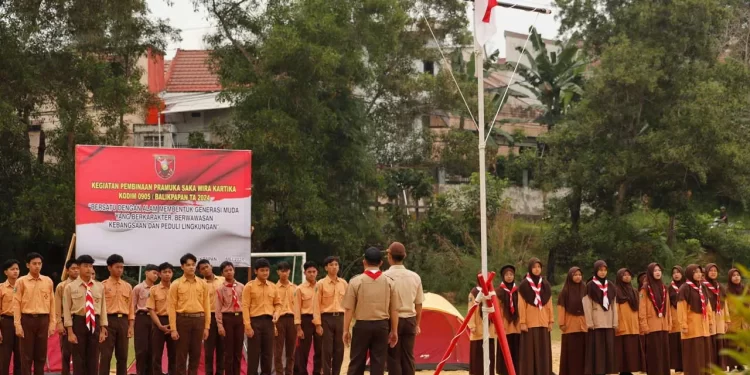 Kodim 0905 Balikpapan menyelenggarakan Pembinaan Pramuka Saka Wira Kartika Tahun 2024 di lapangan Pondok Pesantren Bairuha, Balikpapan, Kalimantan Timur, pada Selasa (11/6).
Foto: LINES.