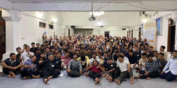 PC LDII Makassar bekerjasama dengan PAC LDII Cipaganti dan LDII Dago menggelar pengajian bertajuk “Merajut Kembali Tradisi, PADACI (Pangkalan Jati, Dago, dan Cipaganti) Tak Datang Dua Kali” di Masjid Al-Haq, Bandung, Jawa Barat. Foto: LINES.