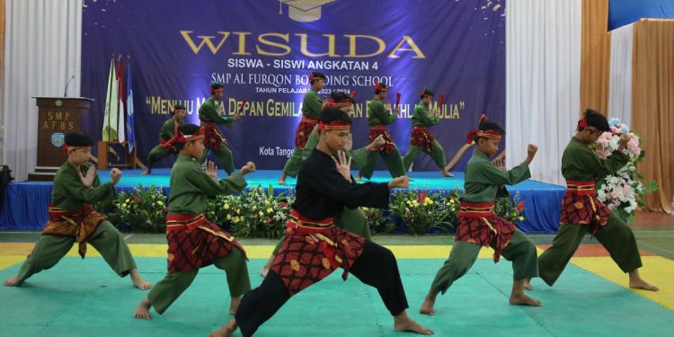 SMP Al Furqon Boarding School (AFBS) menggelar wisuda angkatan keempat di Aulia SMP Al Furqon Boarding School, Kota Tangerang, Banten, pada Sabtu (15/6). Foto: LINES.