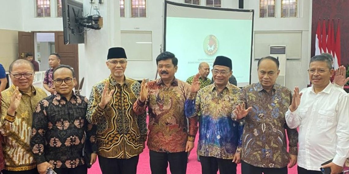 Sekretaris DPP LDII Rio Sidauruk menghadiri rapat koordinasi pencegahan perjudian daring. Rakor tersebut melibatkan organisasi masyarakat (ormas) keagaamaan dan dihelat di Kantor Kementerian Koordinator Bidang Pembangunan Manusia dan Kebudayaan (Kemenko PMK), Jakarta, pada Selasa (25/6). Foto: LINES