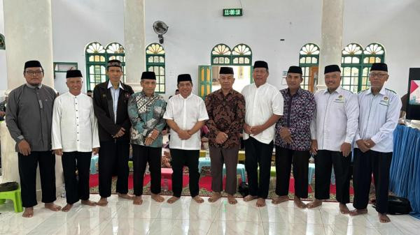 Ketua Dunia Melayu Dunia Islam (DMDI) Kabupaten Polewali Mandar (Polman), Andi Bebas Manggazali menghadiri pengajian LDII. Foto: LINES.