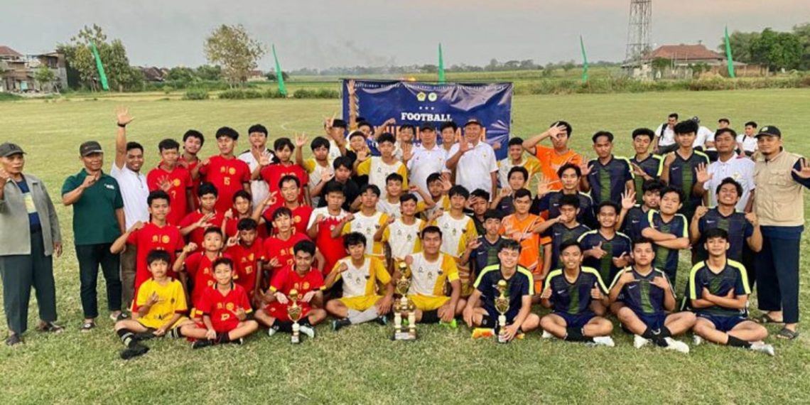 Pemuda LDII Kota dan Kabupaten Kediri menggelar Football Exhibition Match 2024 untuk usia SMP dan SMA. Foto: LINES.