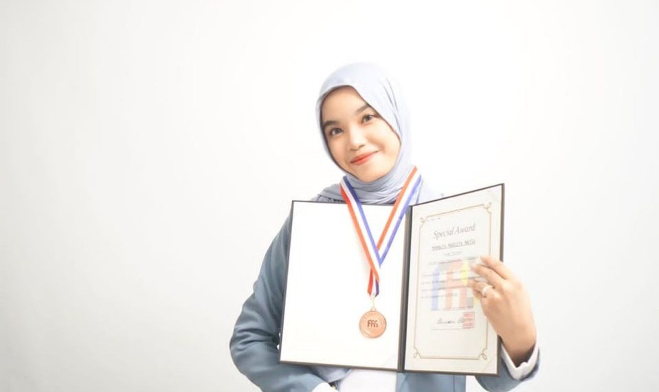 Generasi muda LDII asal Bogor, Humaira Nadzifa Najla berhasil meraih Special Award tingkat internasional dalam ajang International Mathematical Science Creativity Competition (IMSCC) 2023. Foto: LINES.