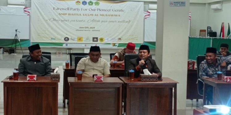 Tenaga pendidik yang meliputi guru, pamong dan pengurus Pondok Pesantren Baitul Ulum El-Musawwa, yang bernaung di bawah DPD LDII Kabupaten Serang, Banten, mengikuti pembekalan dari akademisi PTIQ Ahmad Ali. Foto: LINES.