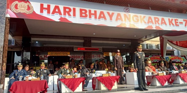 Ketua DPD LDII Bandarlampung, Yaumil Khair, bersama perwakilan ormas keagamaan di Bandarlampung menghadiri undangan HUT ke-78 Bhayangkara. Foto: LINES.