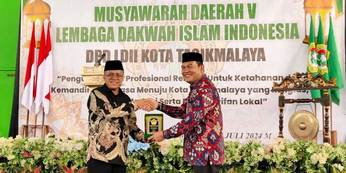 Staf Ahli PJ Wali Kota Tasikmalaya, Bidang Pemerintahan, Hukum, dan Politik, Maman Rohman Setiadi mengapresiasi LDII yang memiliki “8 Bidang Pengabdian LDII” sebagai program prioritas. Foto: LINES.