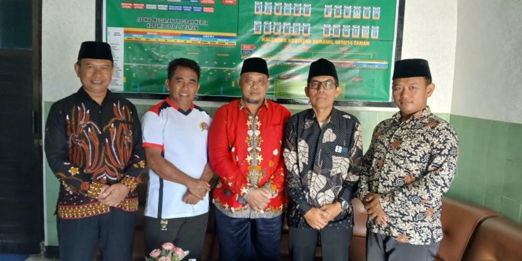 Pengurus PC LDII Kecamatan Taman audiensi dengan Danramil 0816/14 Taman, Kapten Inf Ghofururrokhim, di Makoramil 0816/14 Taman. Foto: LINES.