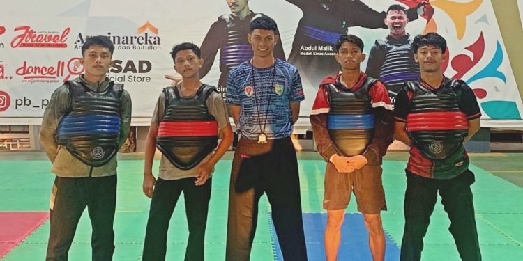 Remaja LDII Tanah Laut, Ahmad Sobirin berhasil meraih medali emas pada kejuaraan Internasional Indonesia Student Pencak Silat Open Championship 2024. Foto: LINES.