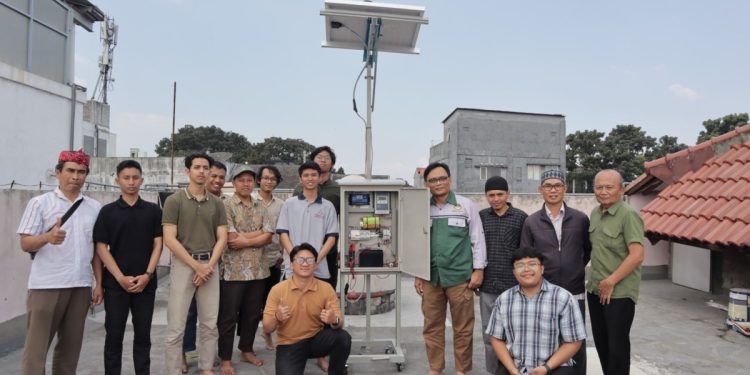 DPD LDII Kota Bandung mengadakan “Pelatihan Membuat Instalasi Solar Cell Sederhana”, yang diselenggarakan di Sekretariat DPD LDII Kota Bandung pada Minggu (27/07/2024). Foto: LINES.