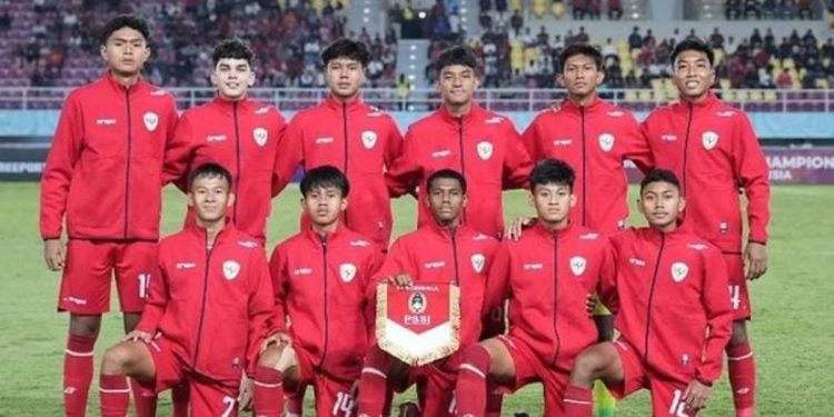 Timnas U-16 Indonesia berpose bersama. Foto: LINES.