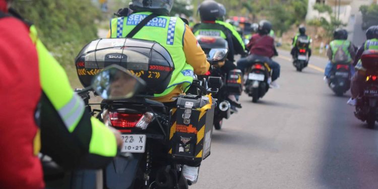 Generasi muda LDII Daerah Istimewa Yogyakarta (DIY) mengikuti safety riding dan touring pada Minggu (14/7). Foto: LINES.