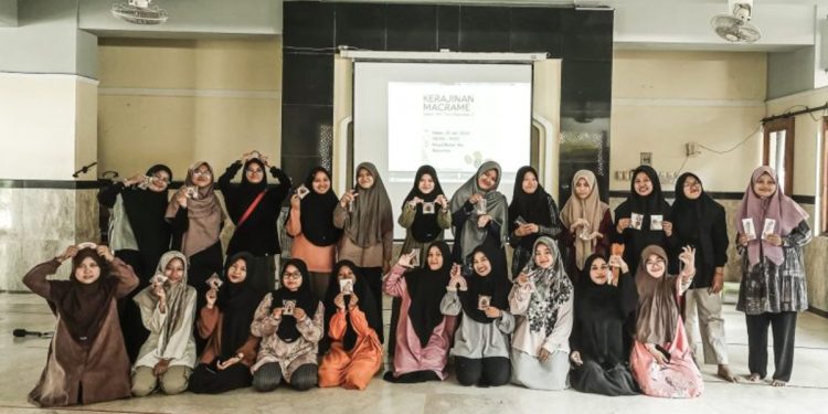 LDII Banguntapan Adakan Pelatihan Macrame untuk Dorong Kemandirian Finansial. Foto: LINES.